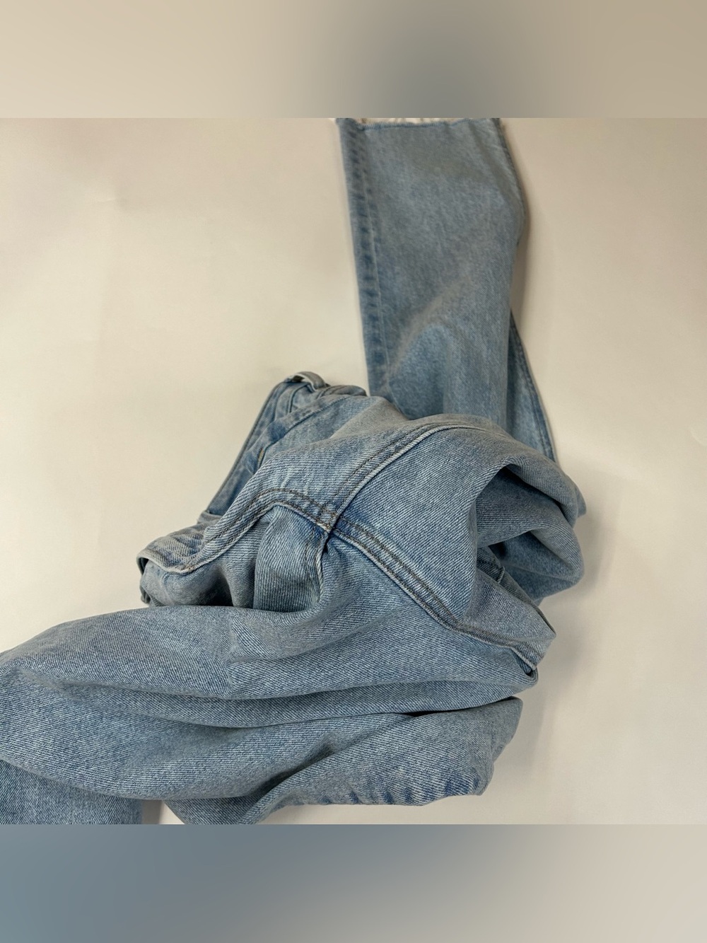 American Eagle Women’s Size 6 LONG Mom Jean Light Wash Denim Strigid Blue #1509 - Picture 9 of 11